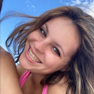 Meet your Posher, April